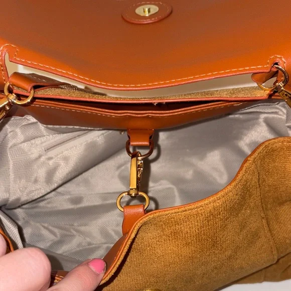 Classic Tan Canvas Messenger Bag - Picture 5 of 5